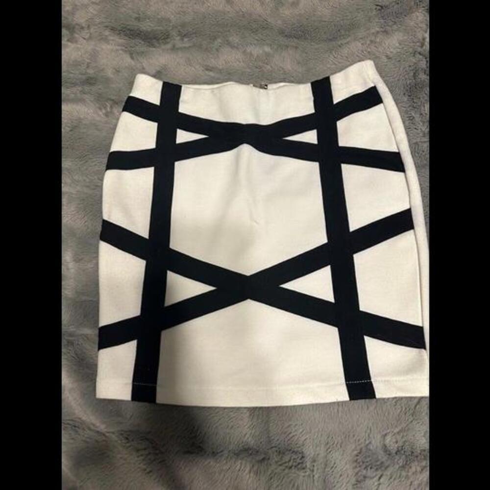 Charlotte Russe White and Black Geometric Mini Skirt - Size S